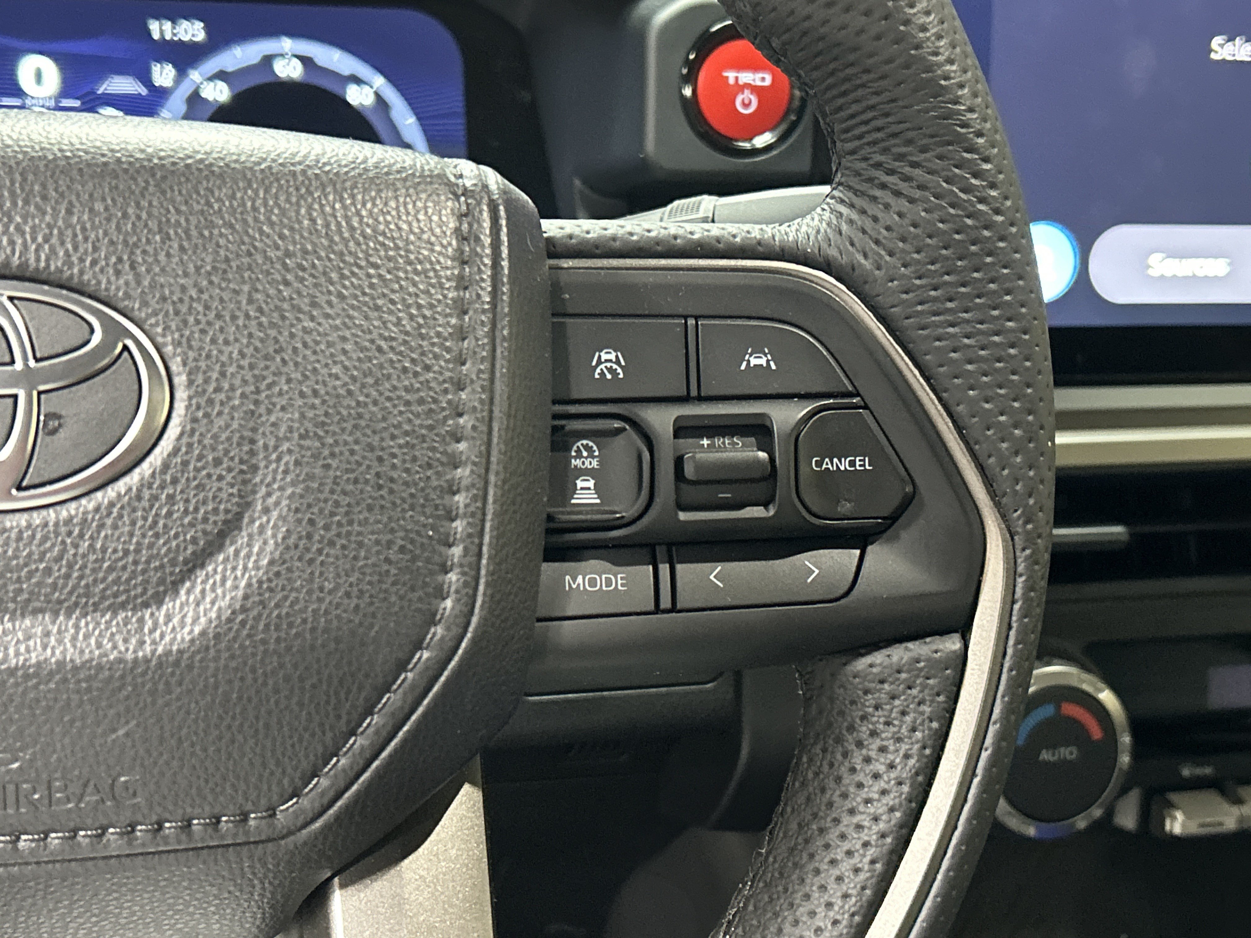 Certified 2025 Toyota Tacoma TRD Off-Road AWD/4WD image 20