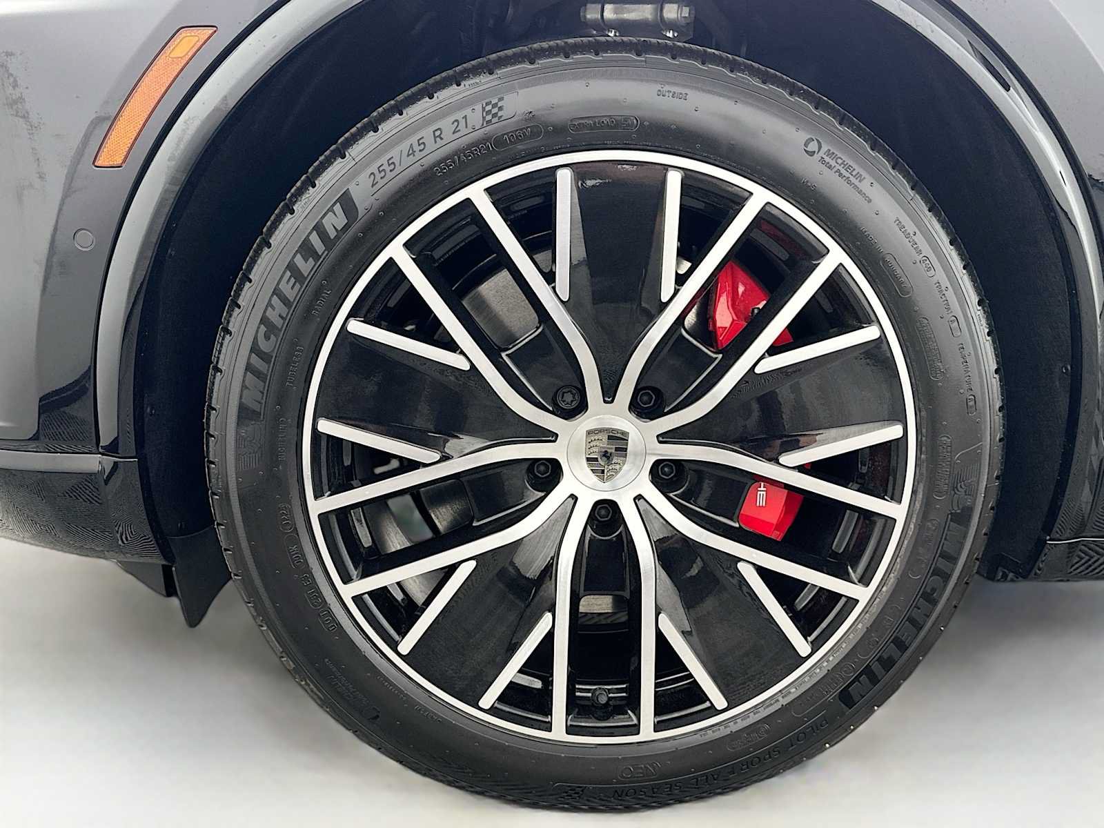Used 2025 Porsche Macan Turbo Electric AWD/4WD image 33