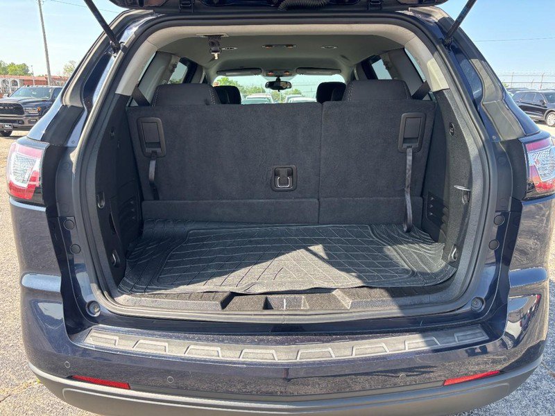 Used 2017 Chevrolet Traverse LT w/ Style and Technology Package FWD image 11