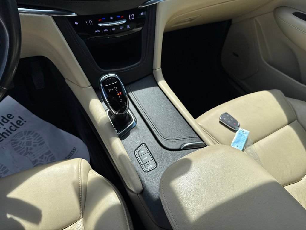 Used 2018 Cadillac XT5 Luxury w/ Driver Awareness Package AWD/4WD image 25