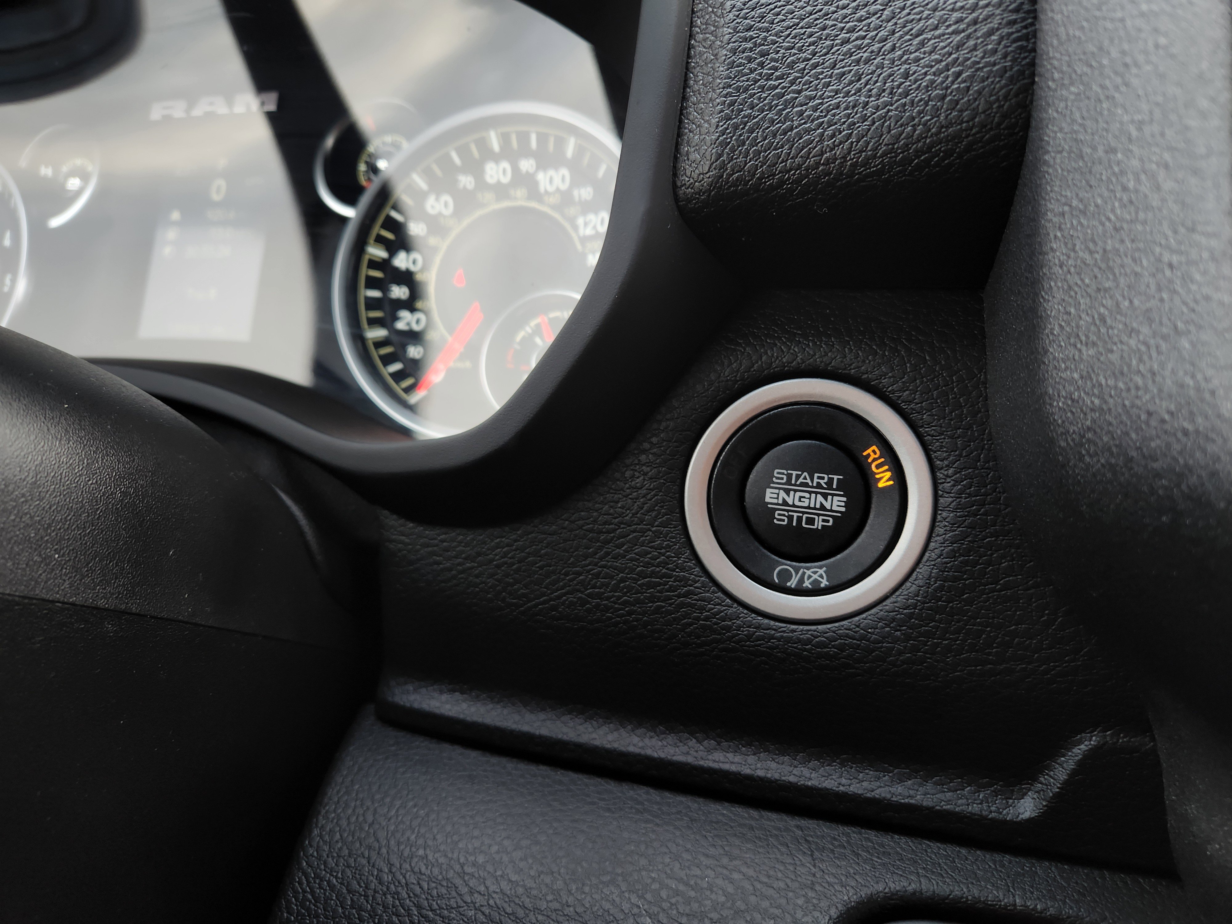 Used 2024 RAM 2500 Tradesman w/ Chrome Appearance Group image 29