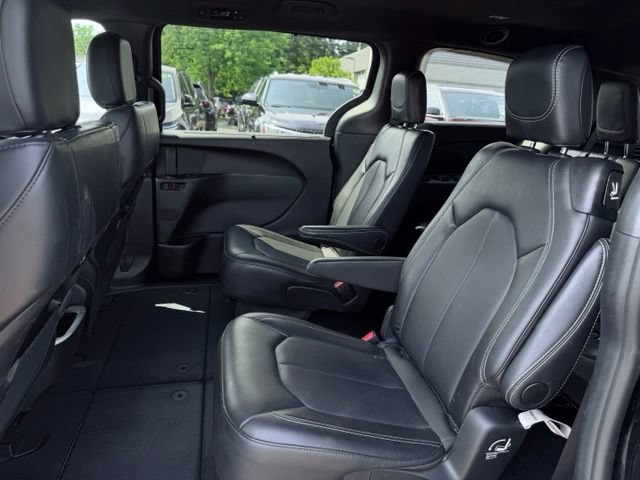 Used 2025 Chrysler Pacifica Select FWD image 22