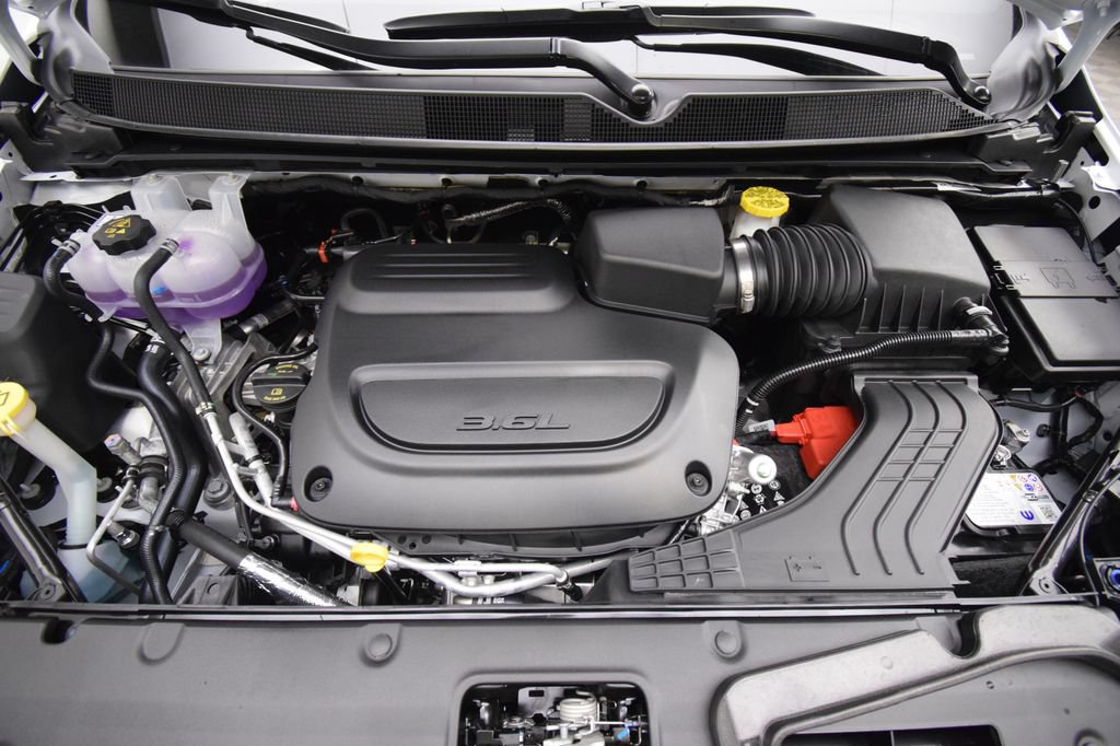 New 2027 Chrysler Pacifica Select FWD image 9