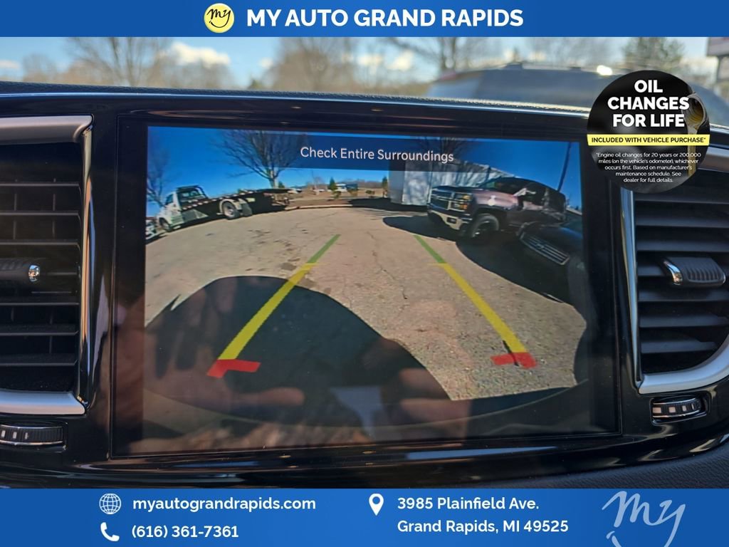Used 2023 Chrysler Pacifica Touring-L image 19
