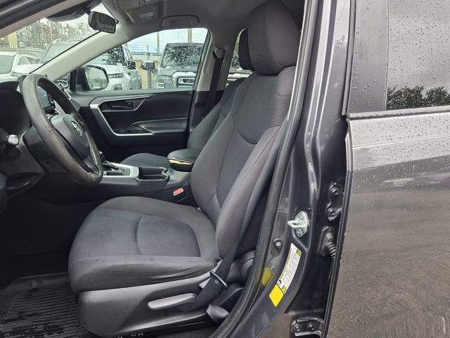 Used 2019 Toyota RAV4 LE FWD image 13