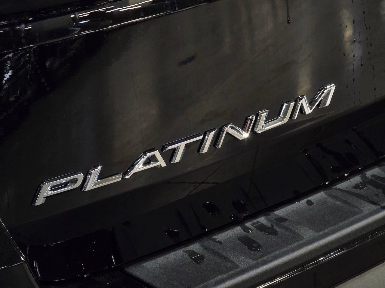 New 2026 Ford Explorer Platinum image 3