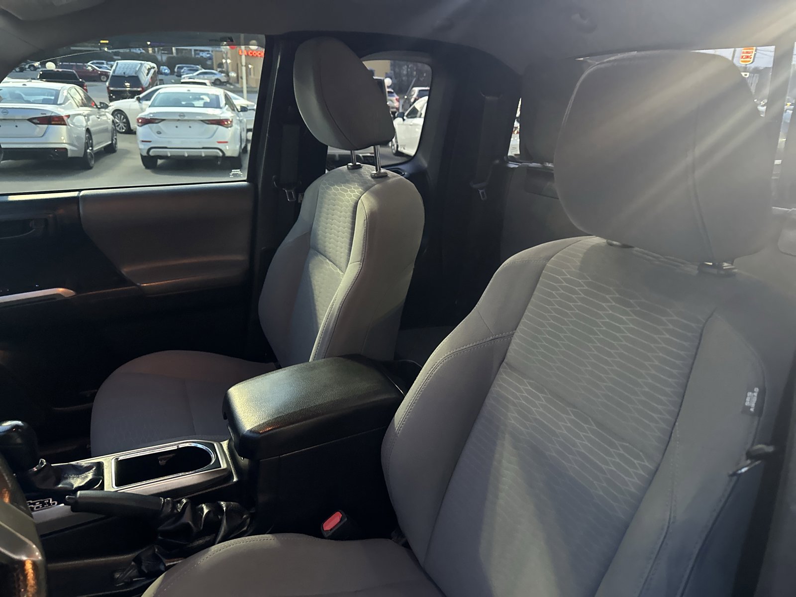 Used 2018 Toyota Tacoma SR5 w/ SR5 Appearance Package (SM) AWD/4WD image 20