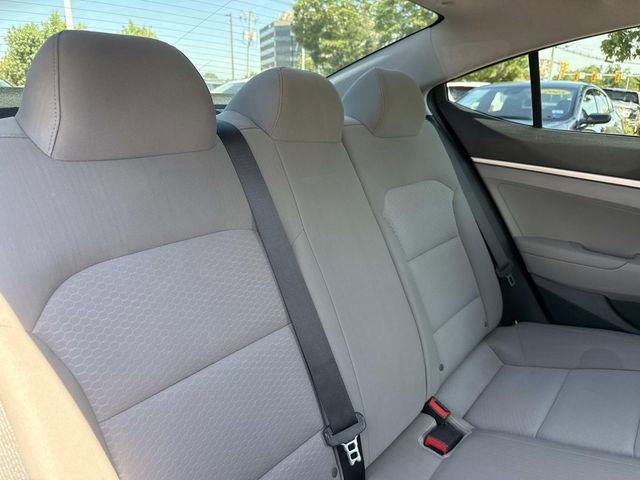 Used 2019 Hyundai Elantra SE FWD image 12