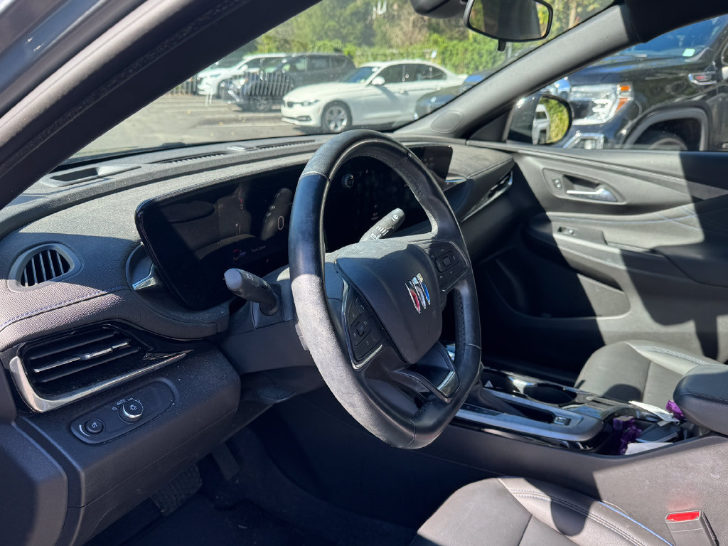 Used 2024 Buick Envista Sport Touring w/ Convenience II Package FWD image 19