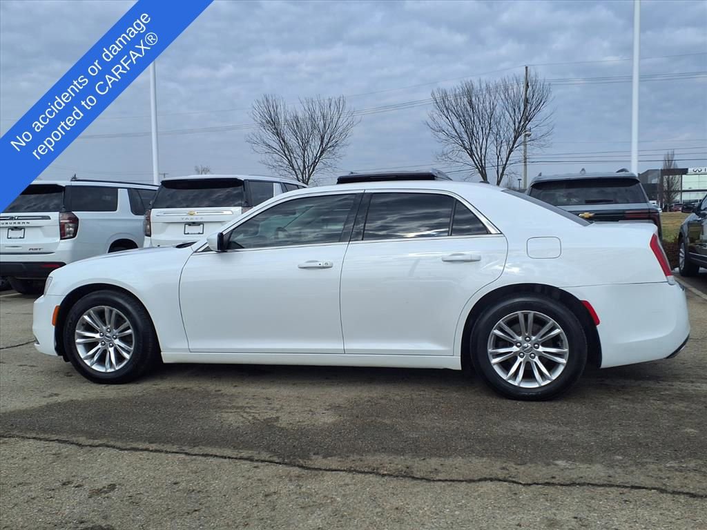 Used 2017 Chrysler 300 Touring w/ Value Package image 8