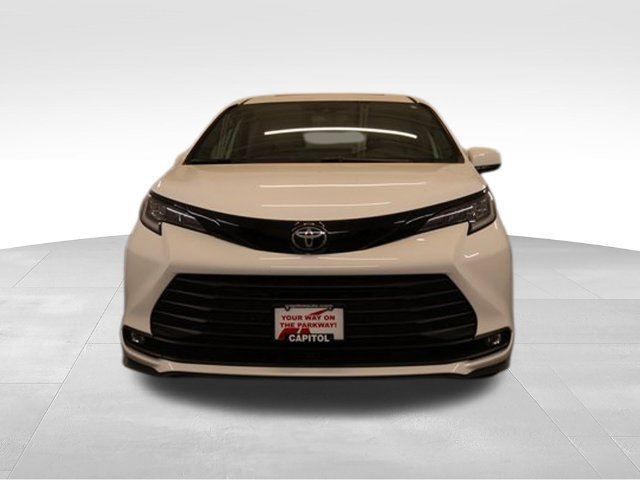 New 2026 Toyota Sienna XLE Woodland Edition AWD/4WD image 6