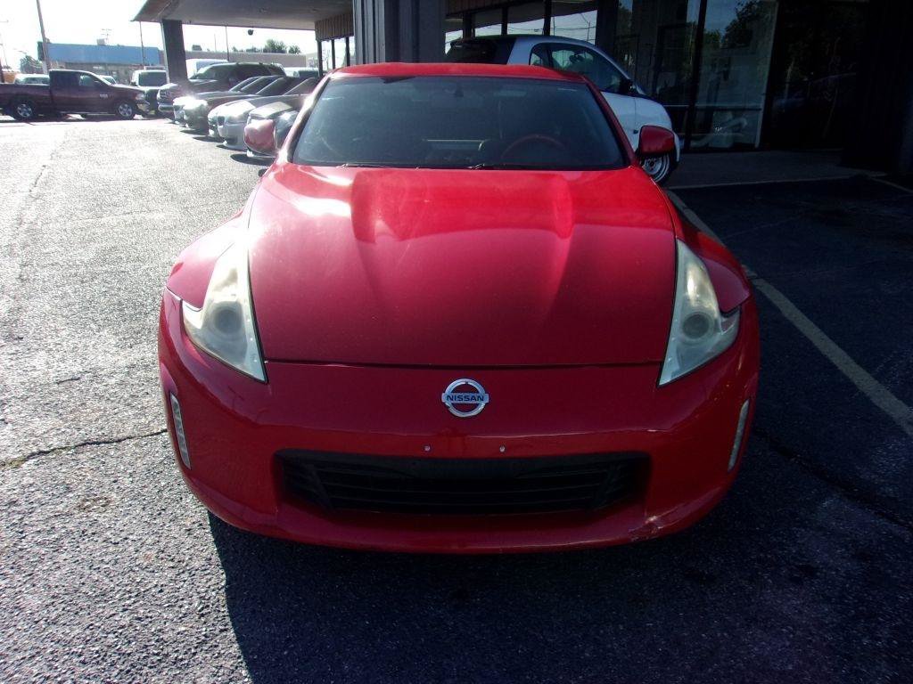 Used 2014 Nissan 370Z Coupe RWD image 3