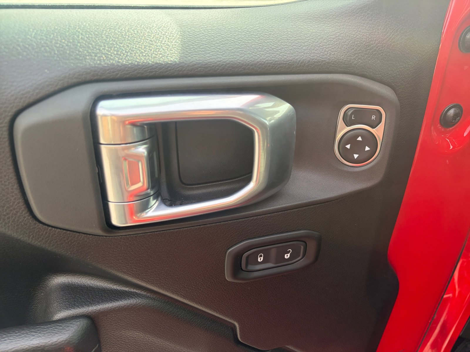 Used 2025 Jeep Gladiator Sport image 15