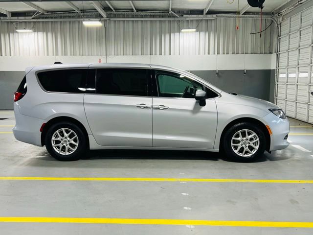 Used 2023 Chrysler Voyager LX image 20
