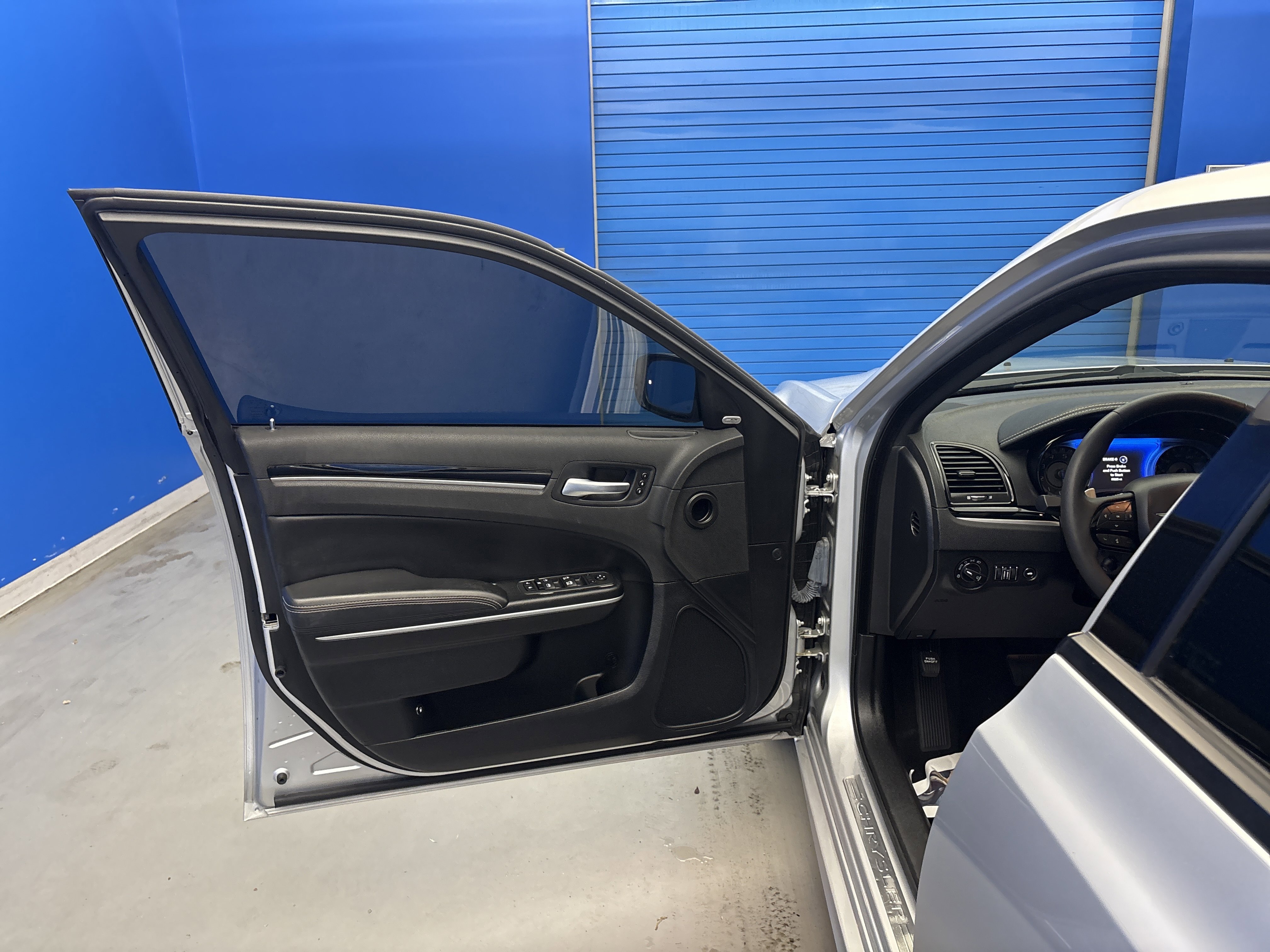 Used 2023 Chrysler 300 S w/ Comfort Group RWD image 9