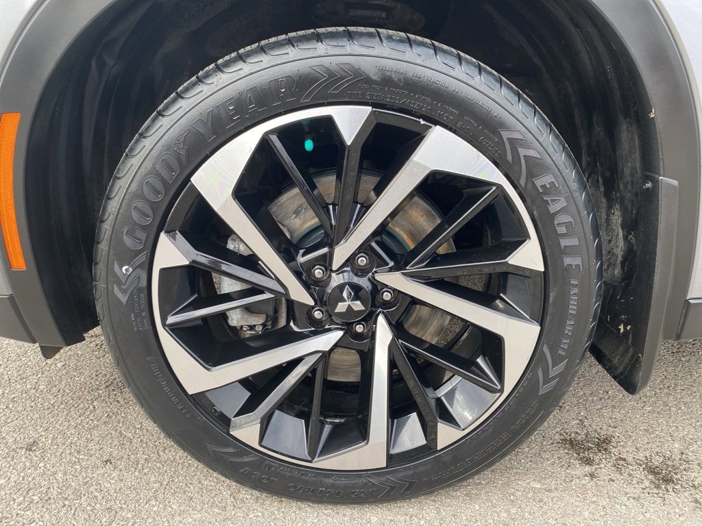 Used 2023 Mitsubishi Outlander SE image 9