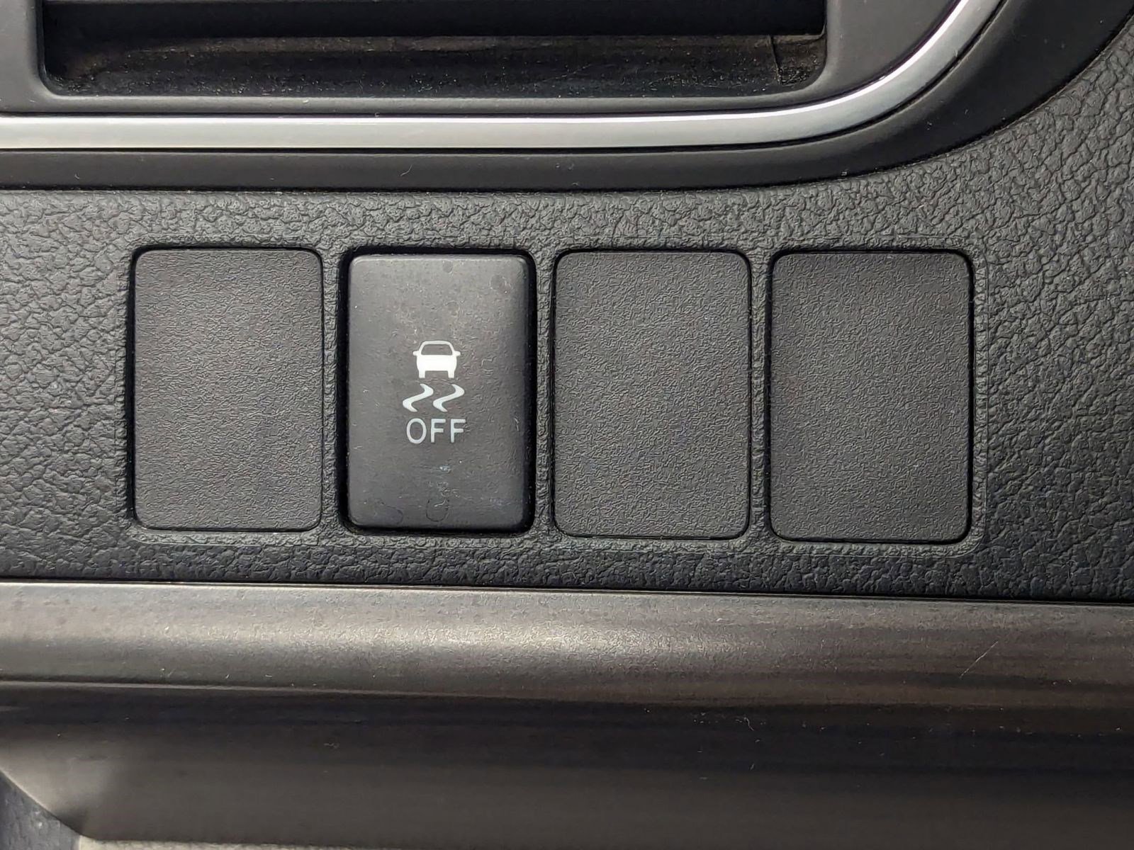 Used 2017 Toyota Camry LE image 14