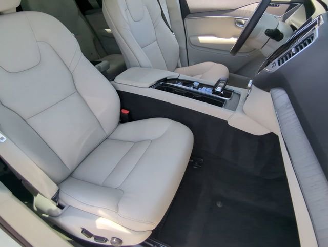 Certified 2025 Volvo XC90 B6 Core AWD/4WD image 12