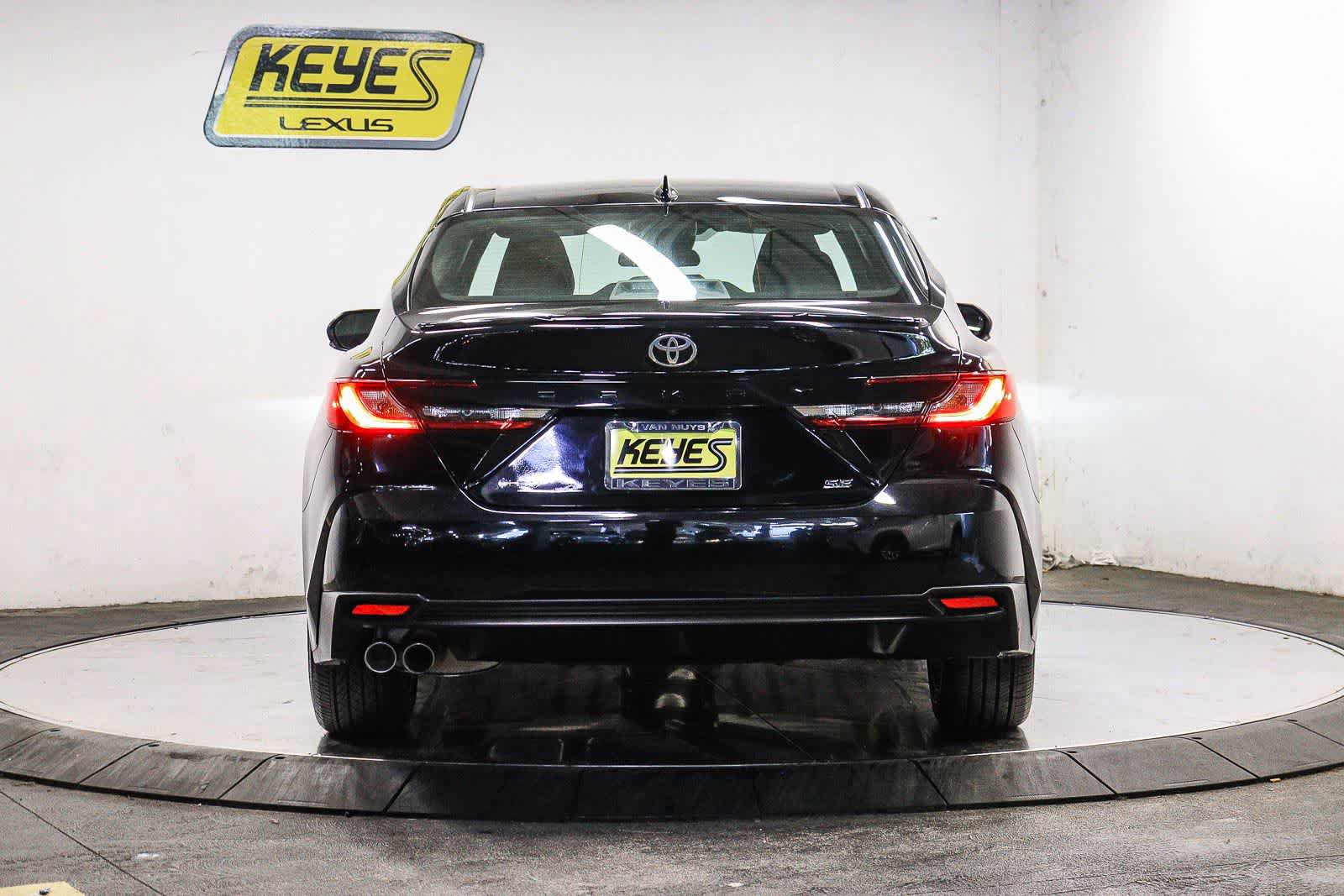 Used 2026 Toyota Camry SE FWD image 3