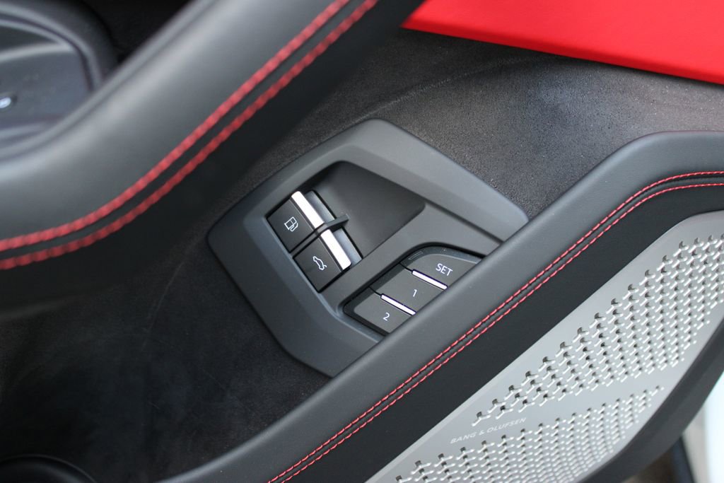 Used 2025 Lamborghini Urus SE image 8