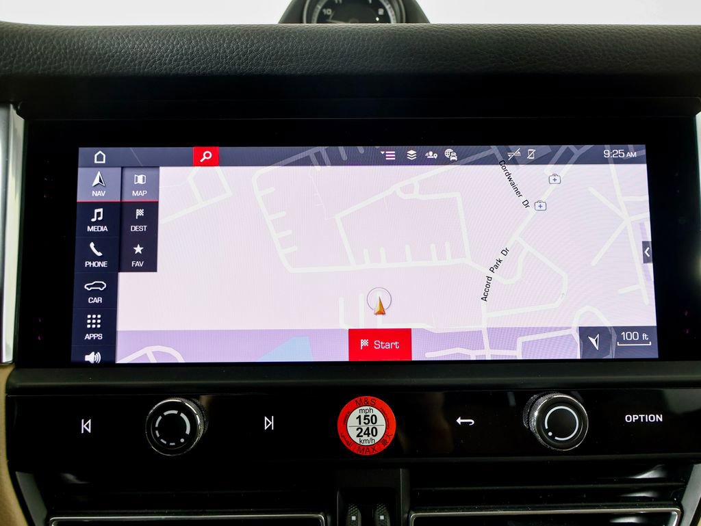 Certified 2025 Porsche Macan AWD/4WD image 17