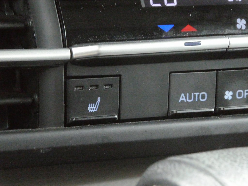 Used 2023 Toyota Sienna XLE image 18