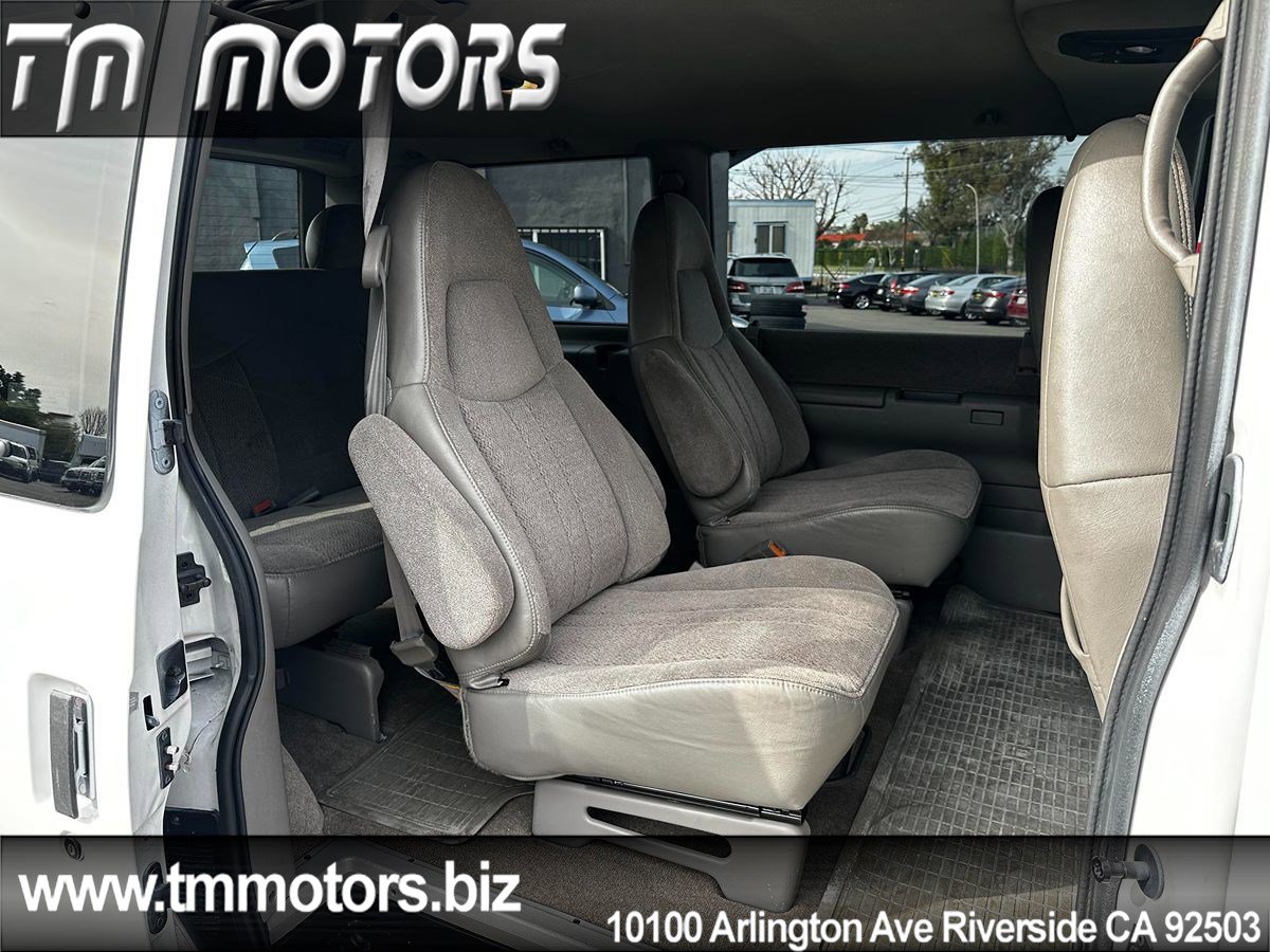 Used 2000 GMC Safari Ext w/ Sle Marketing Option Pkg 2 image 8