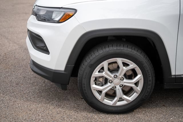 Used 2024 Jeep Compass Latitude AWD/4WD image 9
