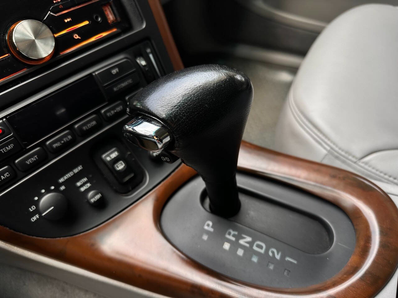 Used 1998 Lincoln Mark VIII RWD image 20