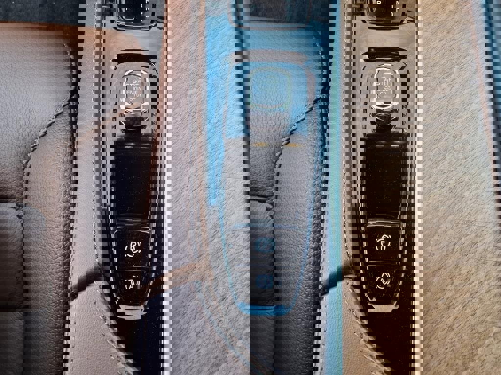 Certified 2025 Volvo XC90 B5 Plus image 16