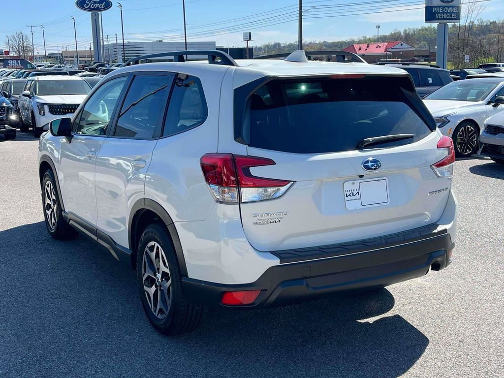 Used 2023 Subaru Forester Premium image 30