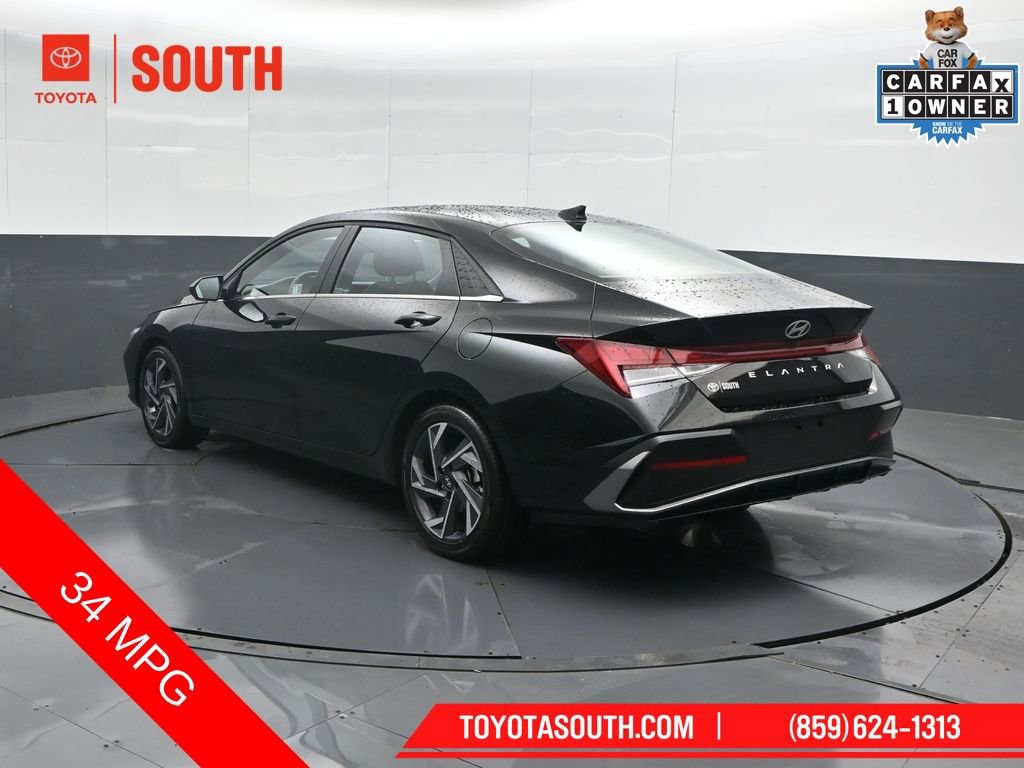 Used 2025 Hyundai Elantra SEL FWD image 8