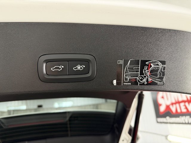 Used 2020 Volvo XC40 T5 Momentum w/ Premium Package image 10