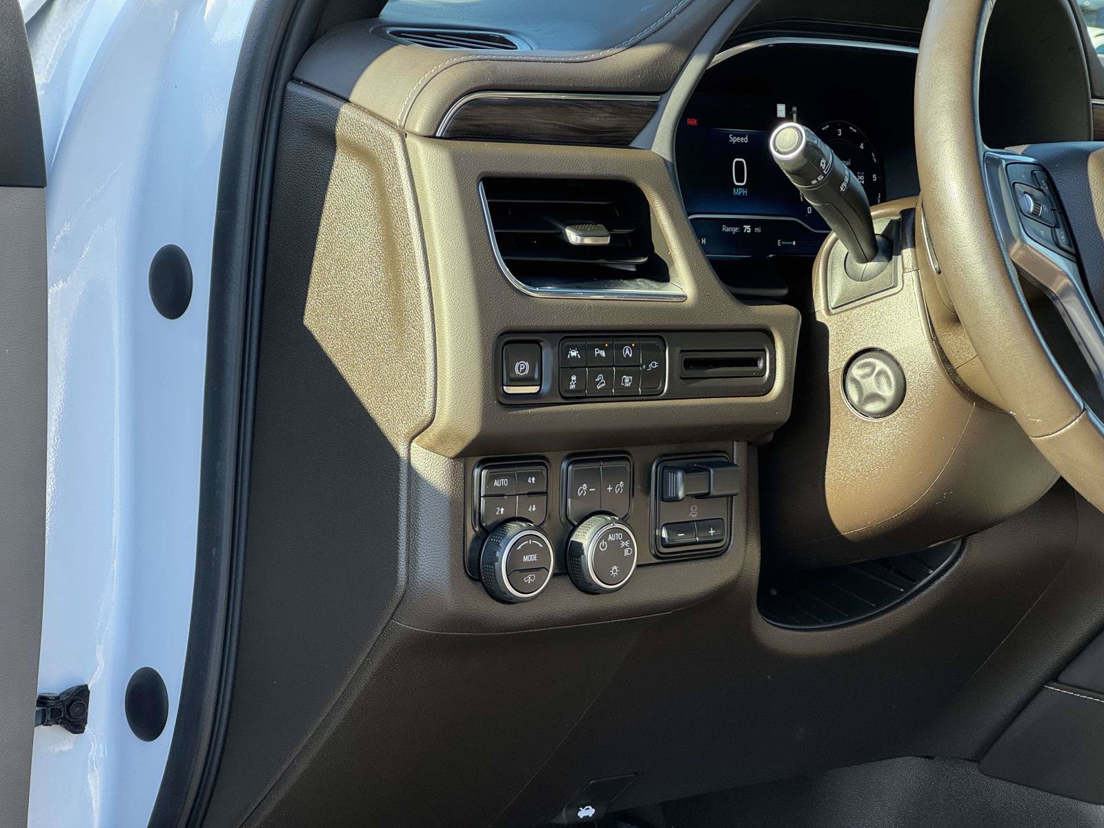 Used 2022 Chevrolet Tahoe Z71 w/ Z71 Off-Road Package AWD/4WD image 12