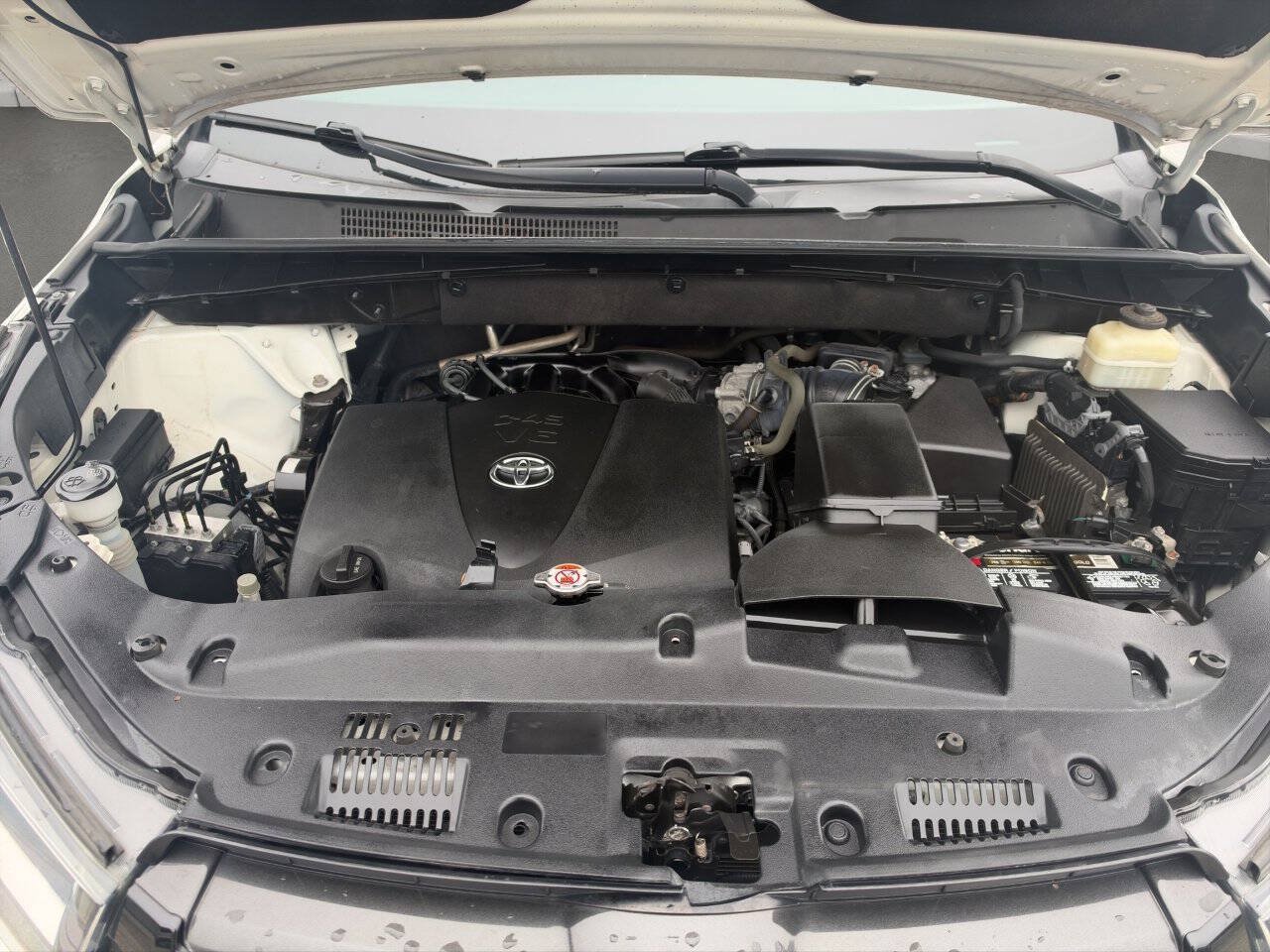 Used 2018 Toyota Highlander SE AWD/4WD image 16