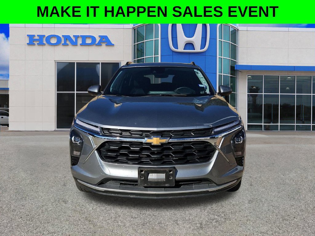 Used 2024 Chevrolet Trax LT w/ Driver Confidence Package FWD image 9