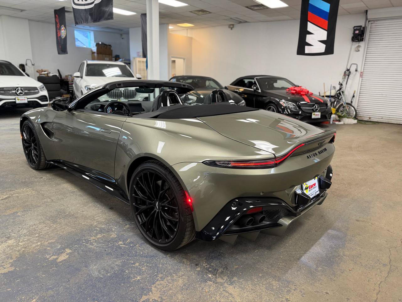 Used 2023 Aston Martin V8 Vantage Roadster RWD image 10