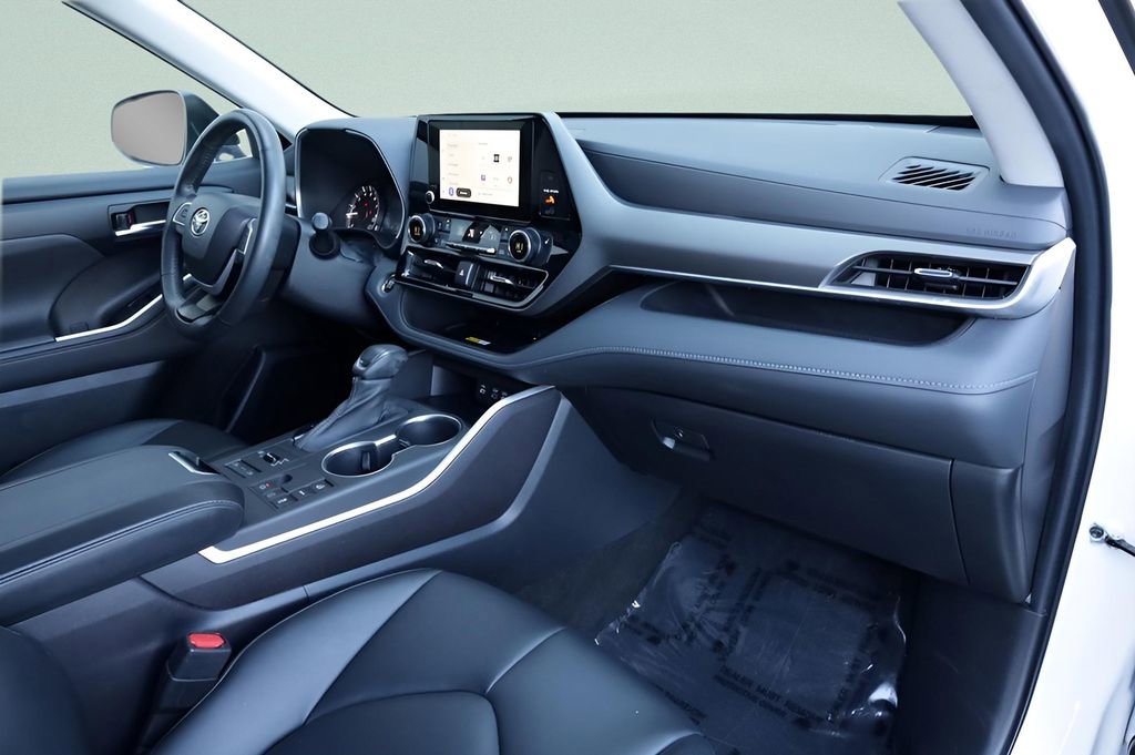 Used 2023 Toyota Highlander XLE image 22