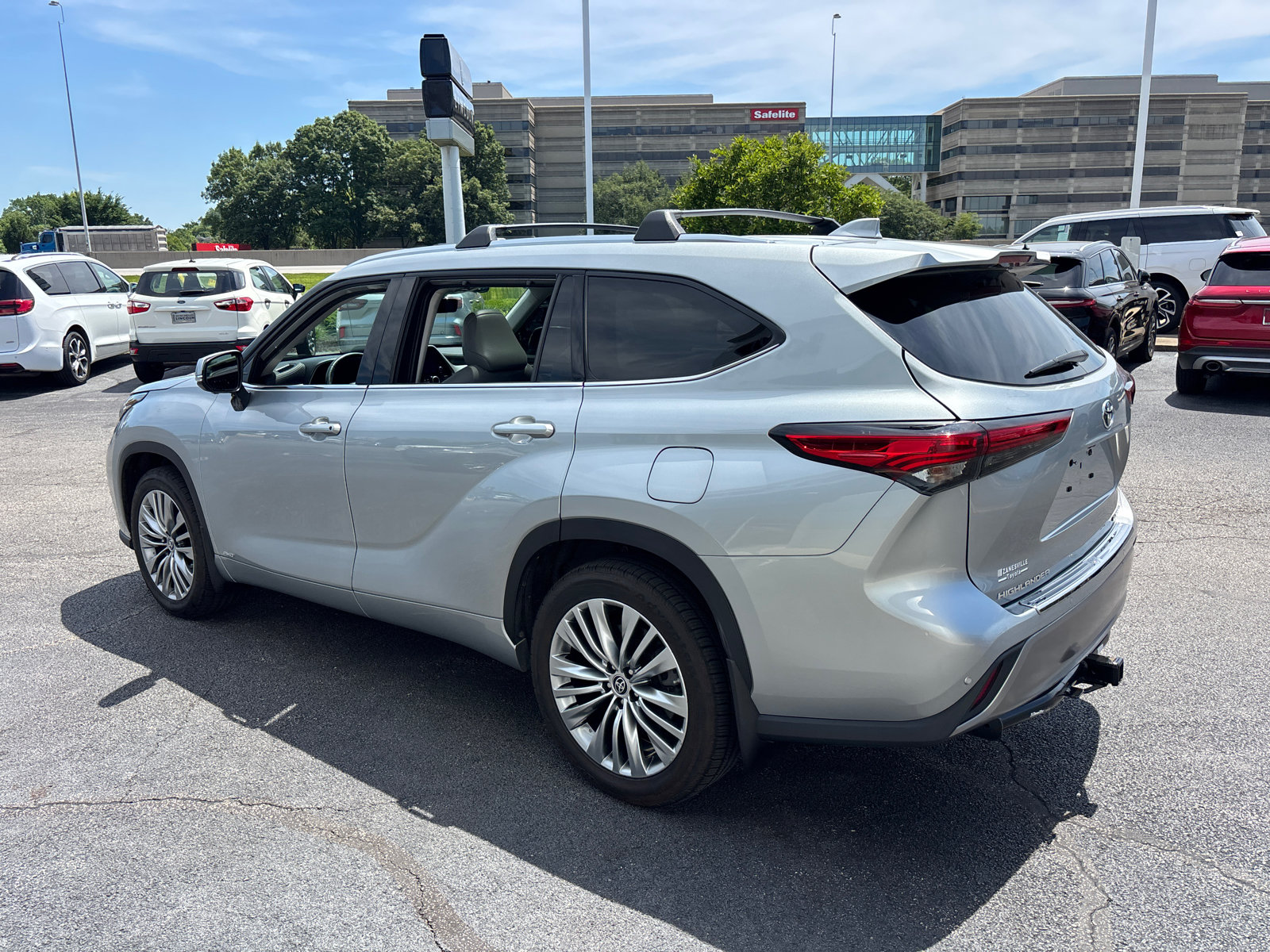 Used 2023 Toyota Highlander Platinum AWD/4WD image 5