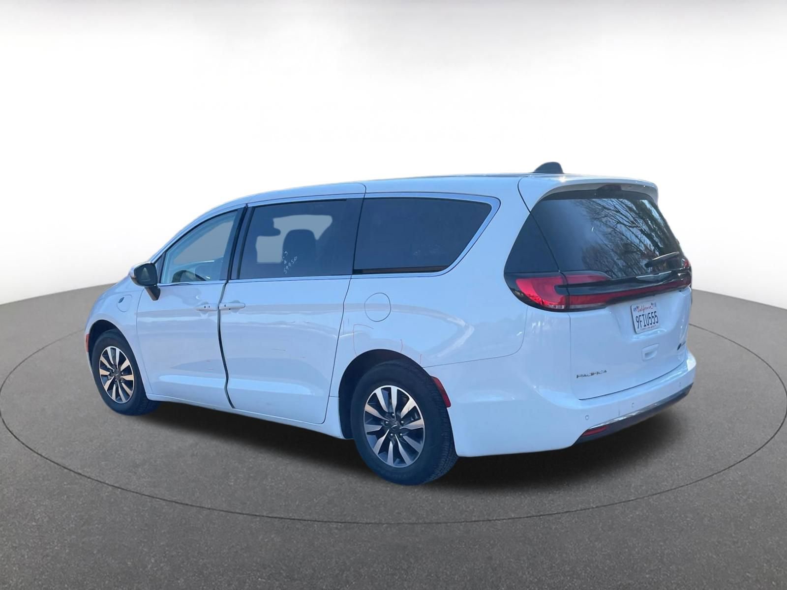 Used 2023 Chrysler Pacifica Touring-L image 12