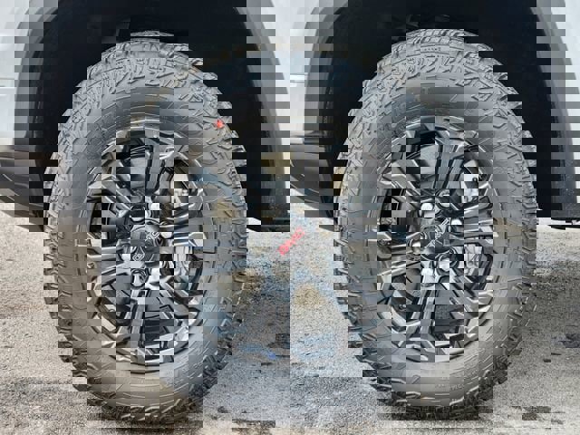 New 2025 GMC Canyon Elevation w/ Convenience Package image 8