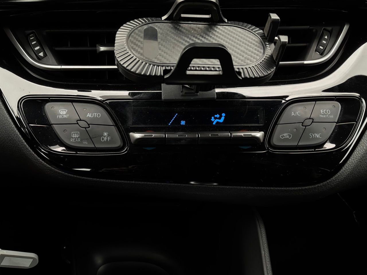 Used 2018 Toyota C-HR XLE FWD image 23