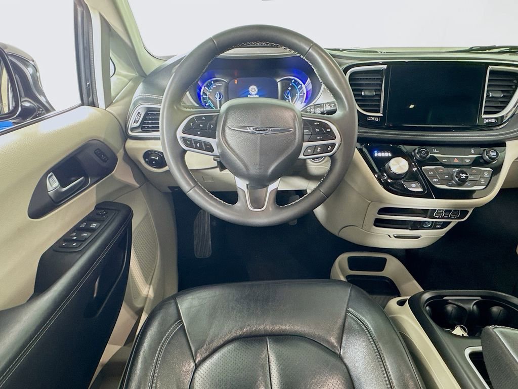 Used 2022 Chrysler Pacifica Touring-L FWD image 22