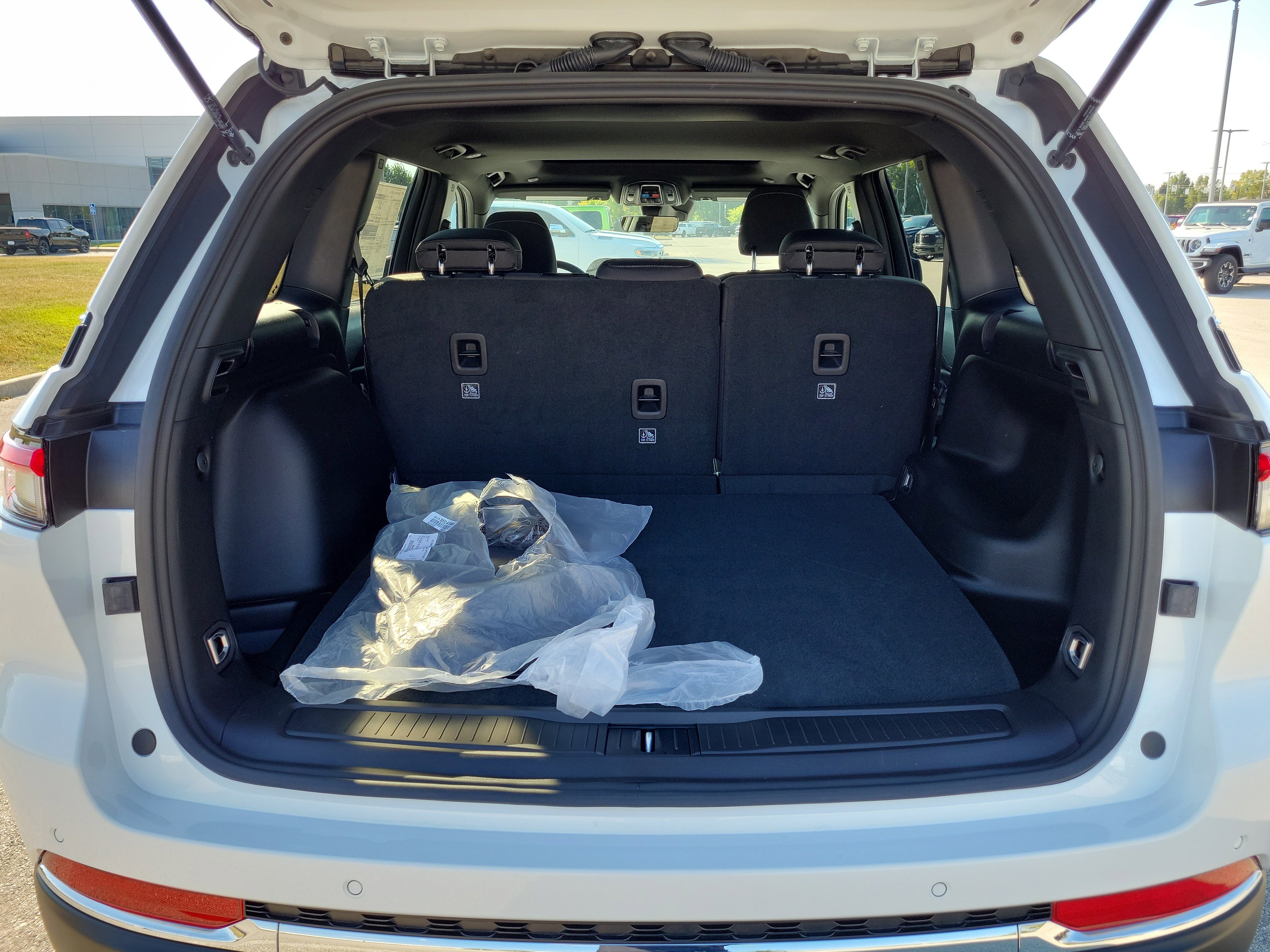 New 2025 Jeep Grand Cherokee Laredo X image 10