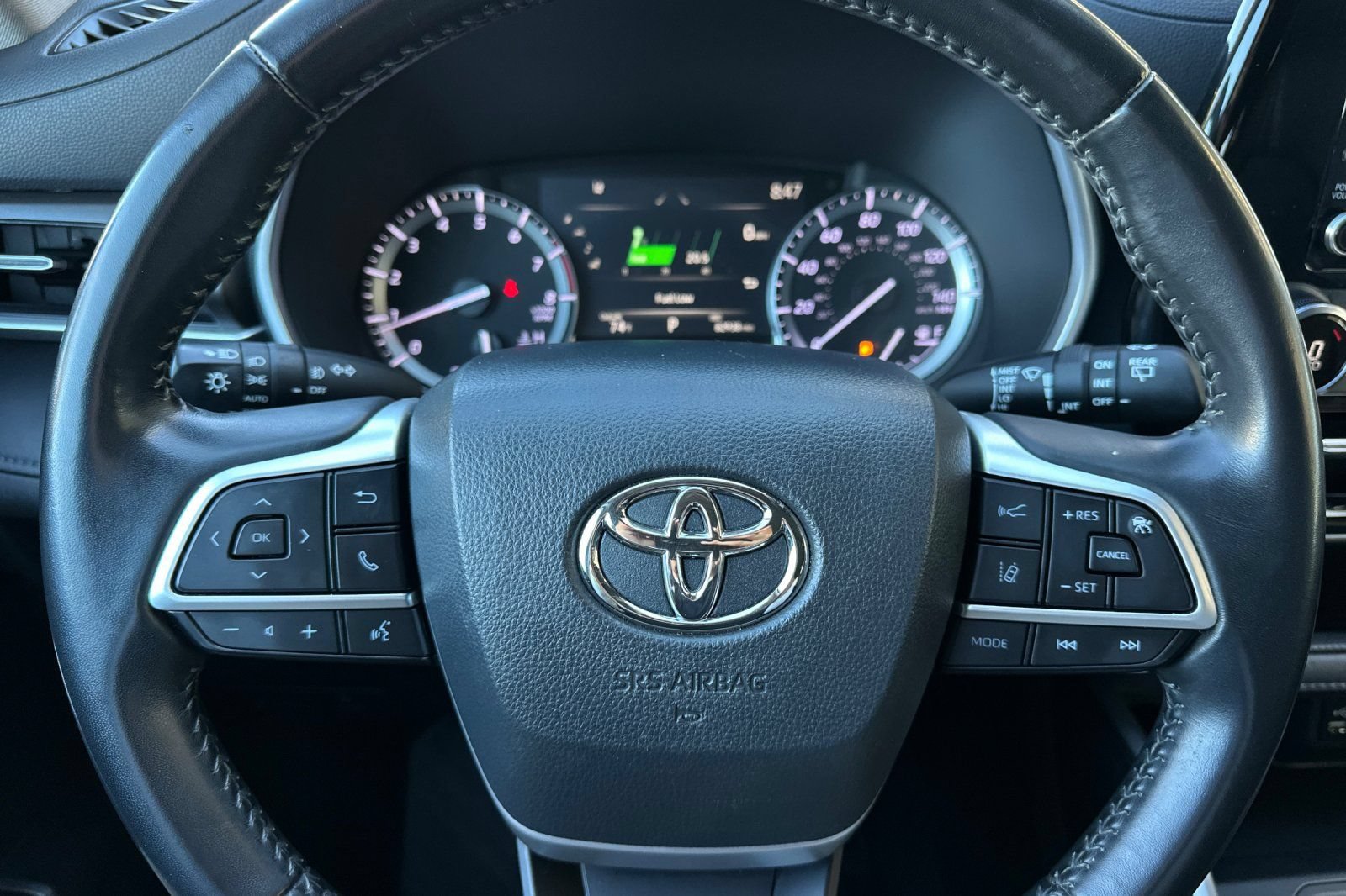 Used 2022 Toyota Highlander XLE FWD image 24