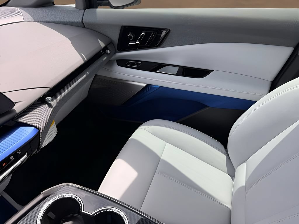 New 2026 Cadillac Optiq Sport 1 w/ LPO, Floor Liner Package AWD/4WD image 32