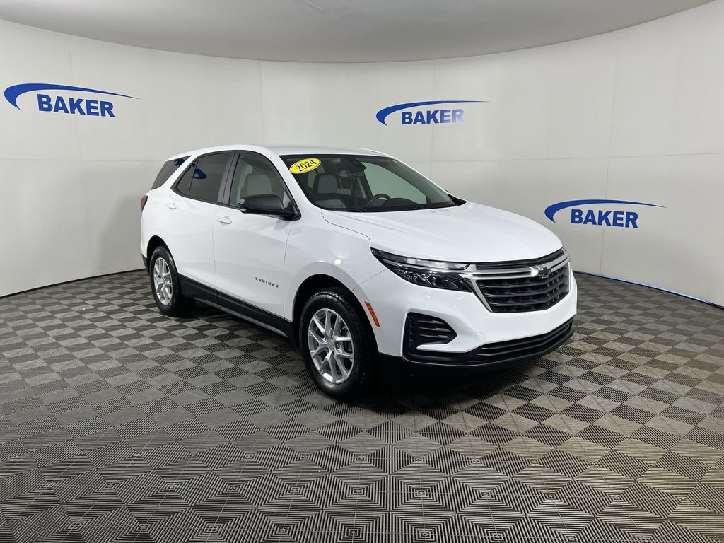 Used 2024 Chevrolet Equinox LS w/ LS Convenience Package image 2