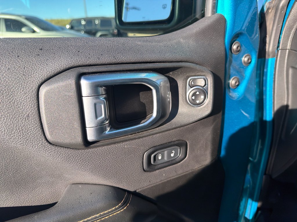 Used 2024 Jeep Wrangler Unlimited Sahara w/ Technology Group AWD/4WD image 22