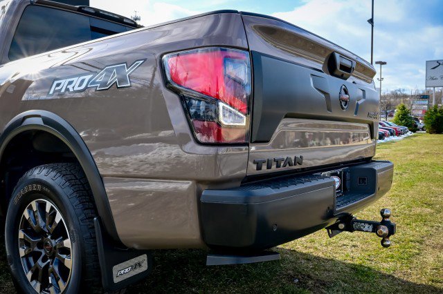 Used 2021 Nissan Titan PRO-4X w/ Pro-4x Convenience Package image 12