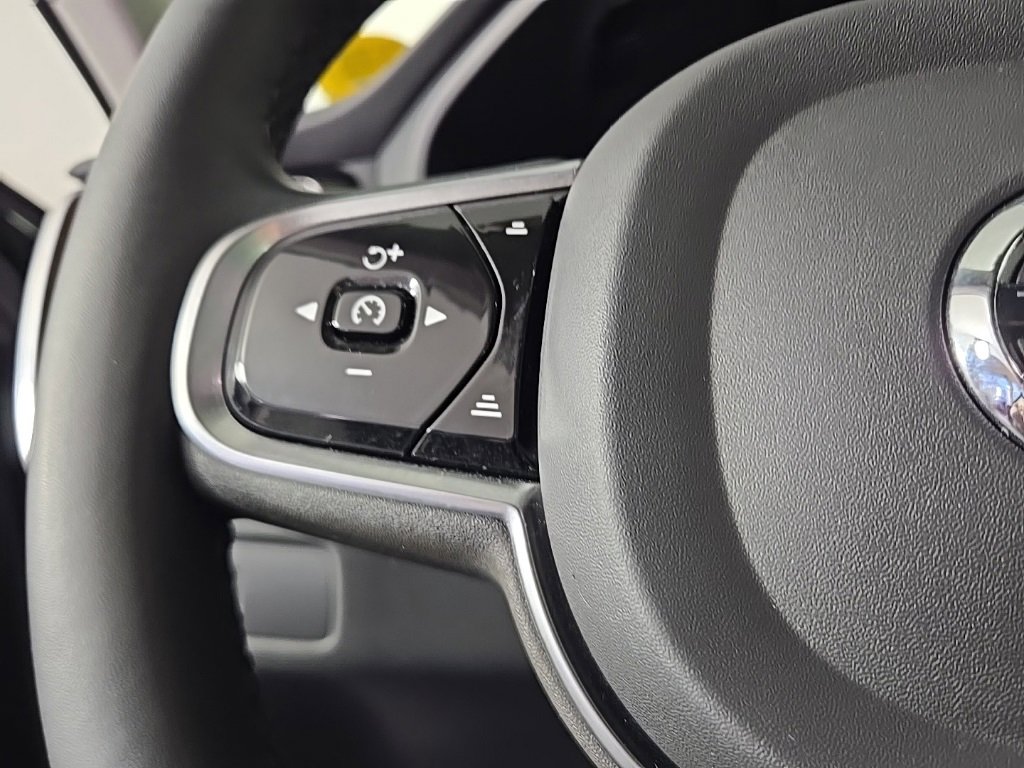 Certified 2023 Volvo XC60 B5 Plus w/ Climate Package image 29
